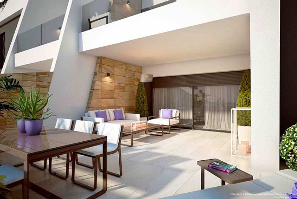 przestronny taras przy ekskluzywnym apartamencie na sprzedaż Hiszpania