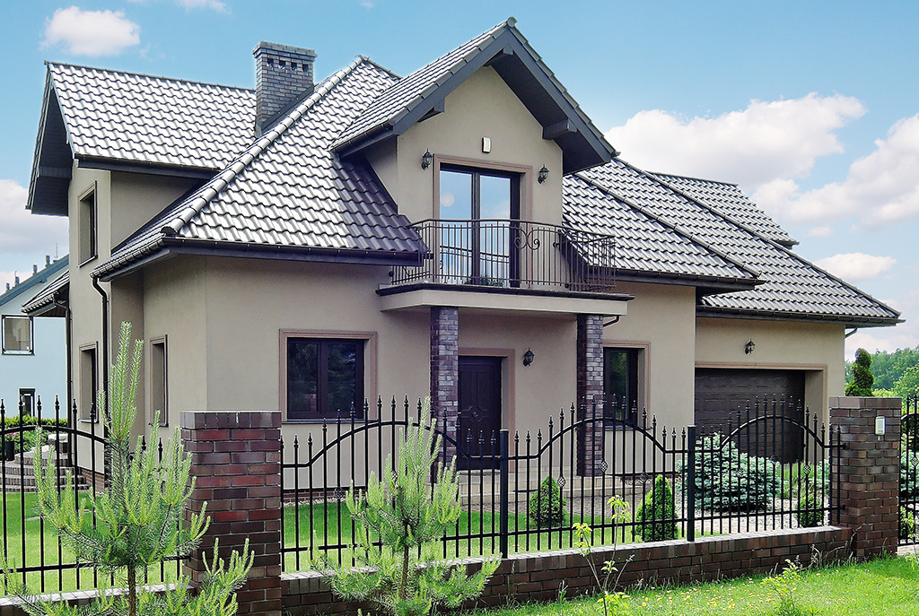 rzut od strony ulicy na luksusową willę na sprzedaż Częstochowa (okolice)
