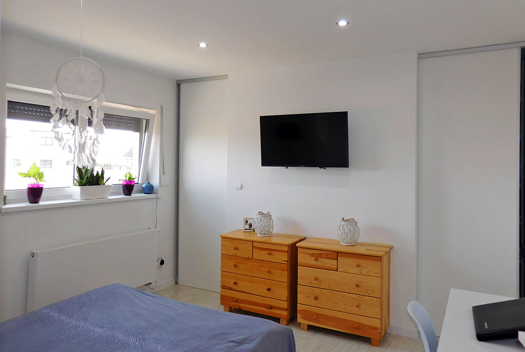 elegancka i zaciszna sypialnia w ekskluzywnej willi na sprzedaż Ostrów Wielkopolski