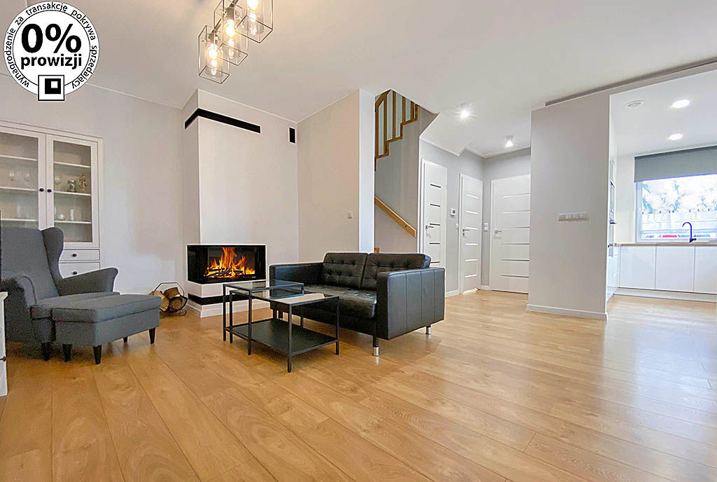 wytworny salon z kominkiem w ekskluzywnym apartamencie do sprzedaży Katowice (okolice)