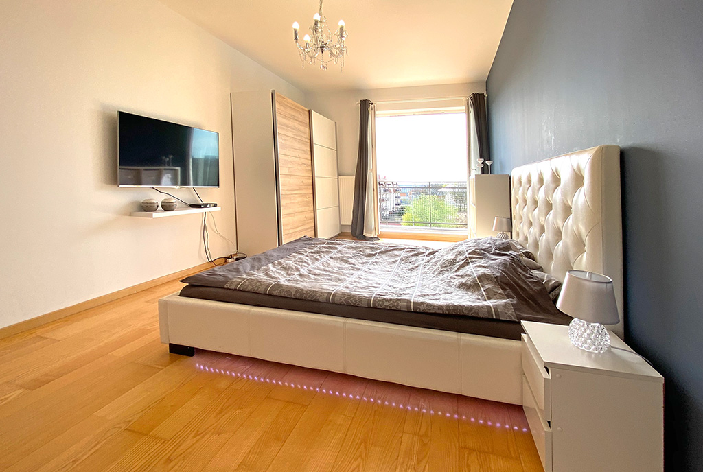 zaciszna sypialnia w luksusowym apartamencie na sprzedaż Szczecin