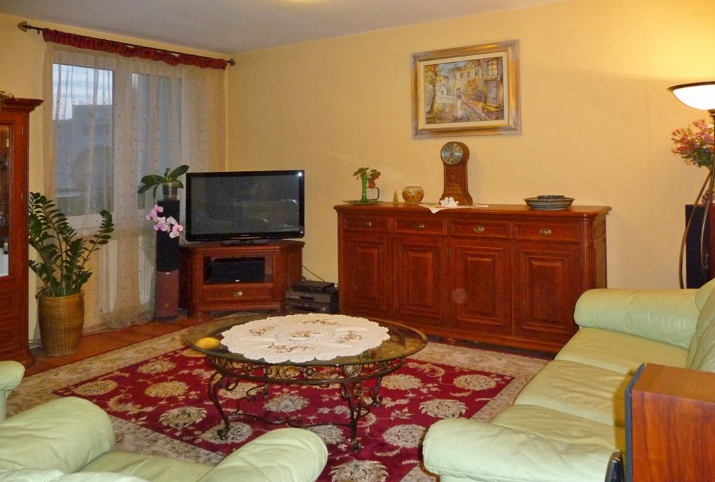 słoneczny salon w luksusowym apartamencie na sprzedaż Warszawa