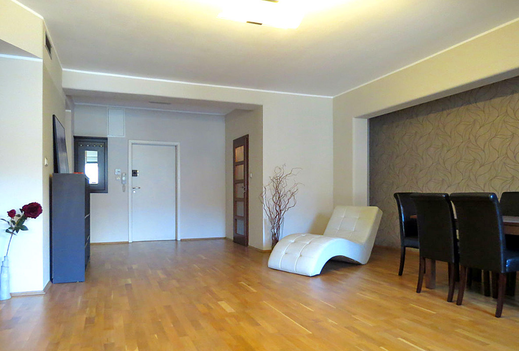 jedni z komfortowych pomieszczeń i luksusowym apartamencie do wynajęcia Wrocław