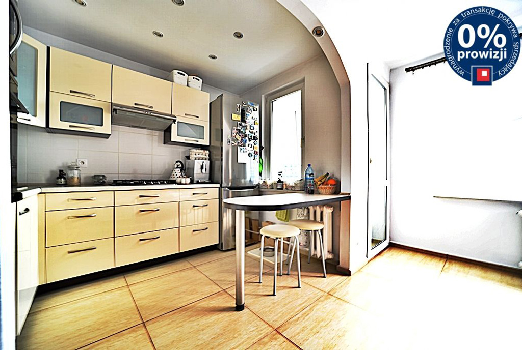 widok na nowoczesną kuchnię w luksusowym apartamencie na sprzedaż Bolesławiec