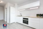 kuchnia w praktycznej zabudowie w ekskluzywnym apartamencie na sprzedaż Gdańsk