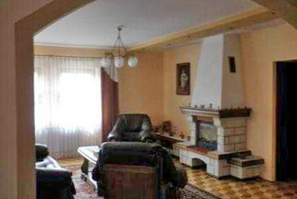 prestiżowy, elegancki salon z kominkiem w luksusowej willi na sprzedaż Piotrków Trybunalski