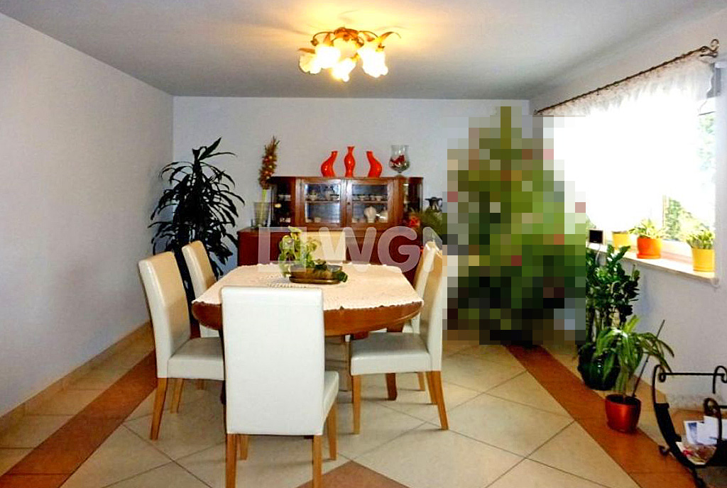 widok na jadalnię w ekskluzywnej willi na sprzedaż Zawiercie (okolice)