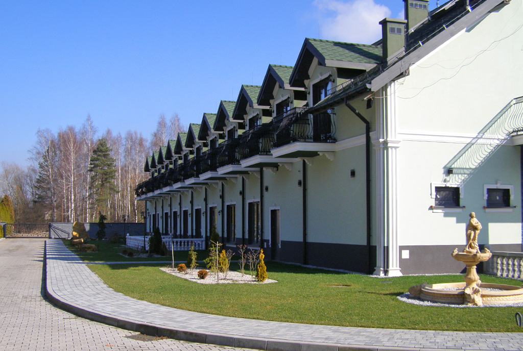 widok od strony ulicy na ekskluzywną rezydencję do sprzedaży Będzin