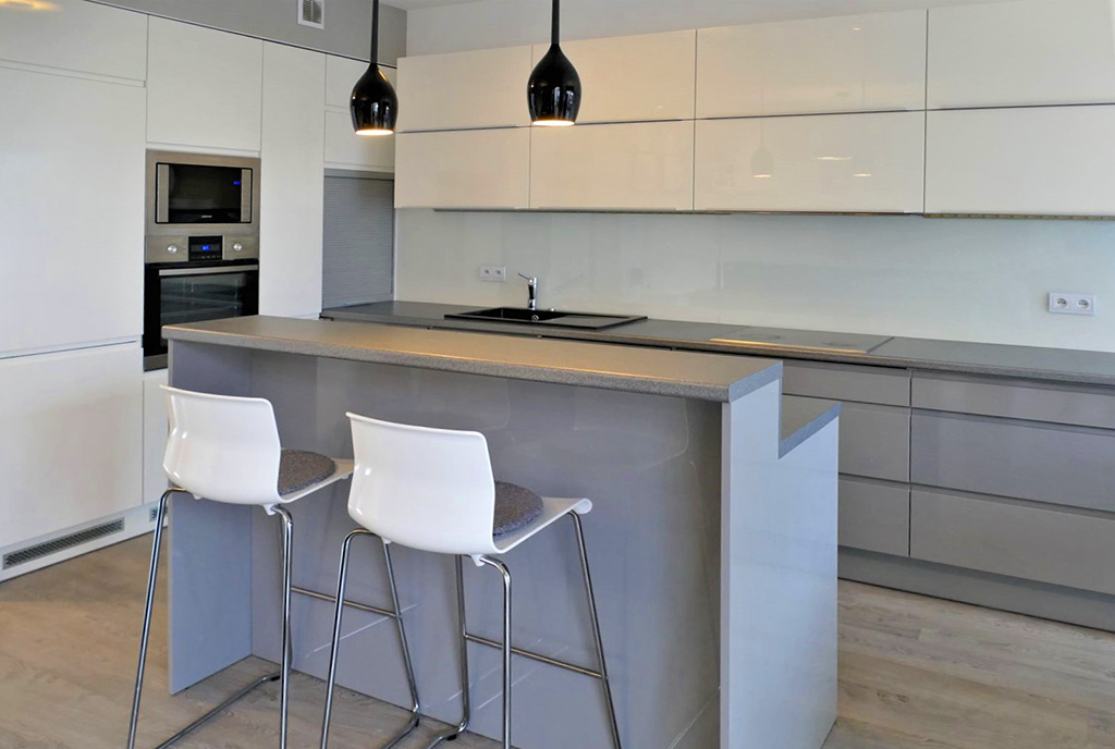praktyczna jadalnia w ekskluzywnym apartamencie do sprzedaży Szczecin (okolice)