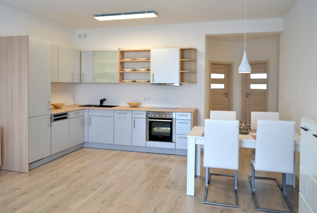 widok na aneks kuchenny w luksusowym apartamencie do wynajmu Bolesławiec