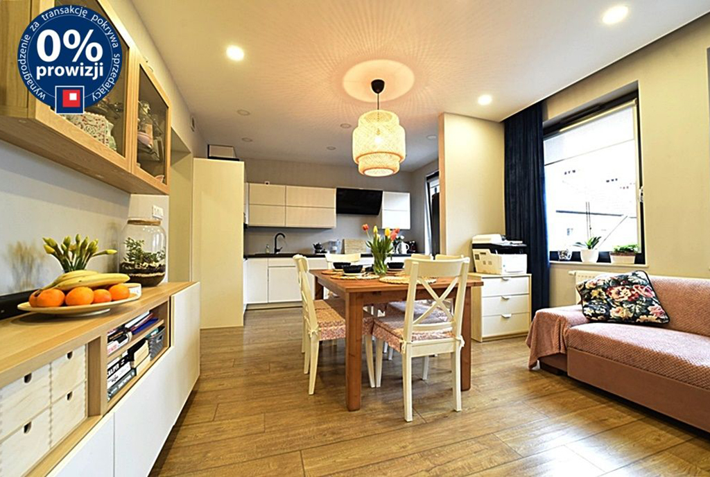 na pierwszym planie jadalnia w ekskluzywnym apartamencie do sprzedaży Bolesławiec