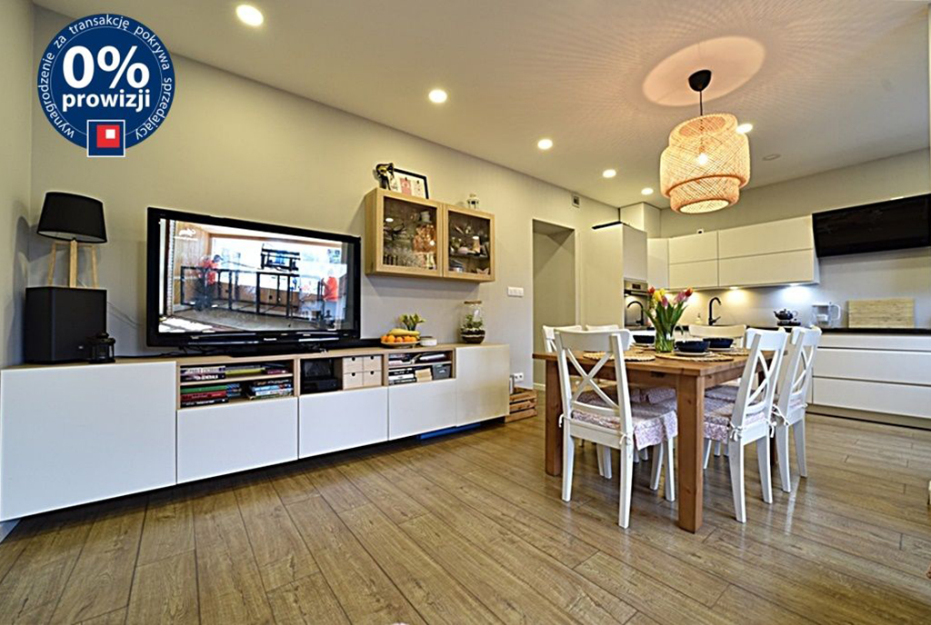 widok z innej perspektywy na komfortowe wnętrze luksusowego apartamentu do sprzedaży Bolesławiec