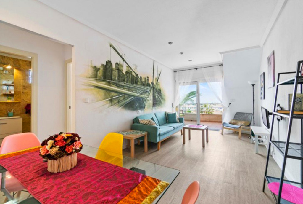 komfortowy salon w ekskluzywnym apartamencie do sprzedaży Hiszpania (Costa Blanca, Cabo Roig)