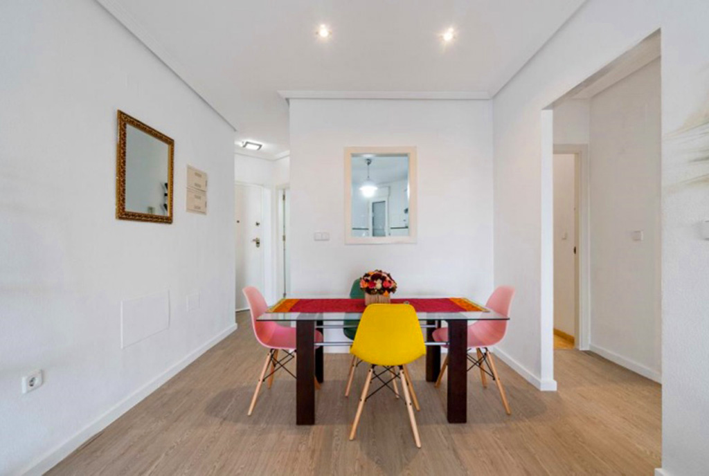 praktyczna jadalnia w ekskluzywnym apartamencie do sprzedaży Hiszpania (Costa Blanca, Cabo Roig)