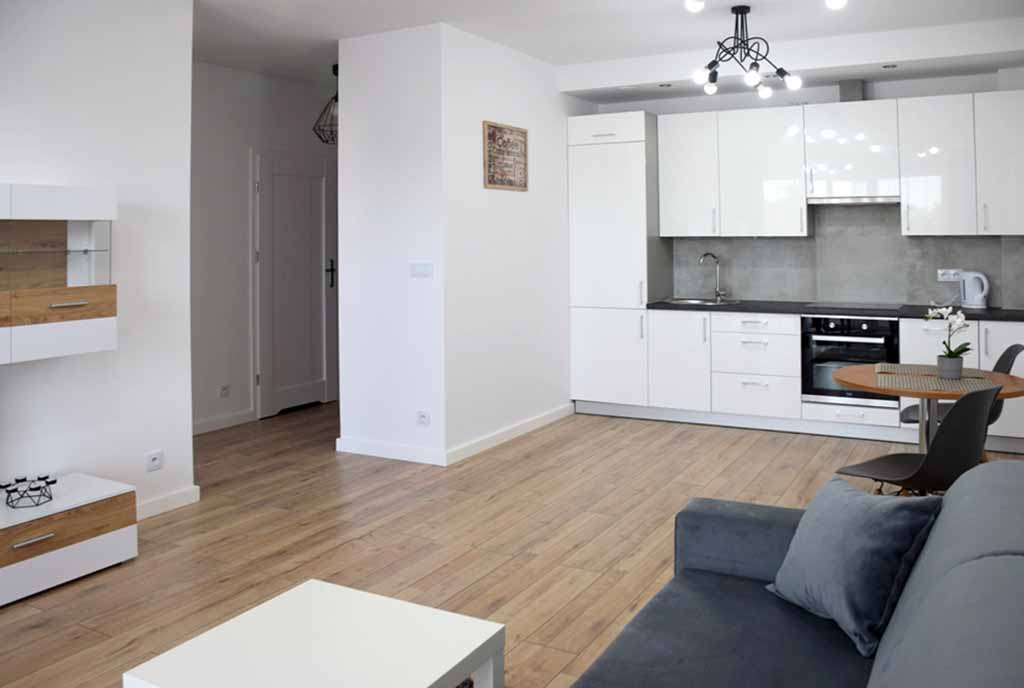 widok na aneks kuchenny w luksusiowym apartamencie do wynajmu Bolesławiec