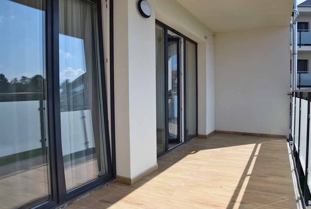 widokowy taras przy ekskluzywnym apartamencie na wynajem Bolesławiec