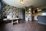 przestronny hol w luksusowym apartamencie do wynajmu Bolesławiec