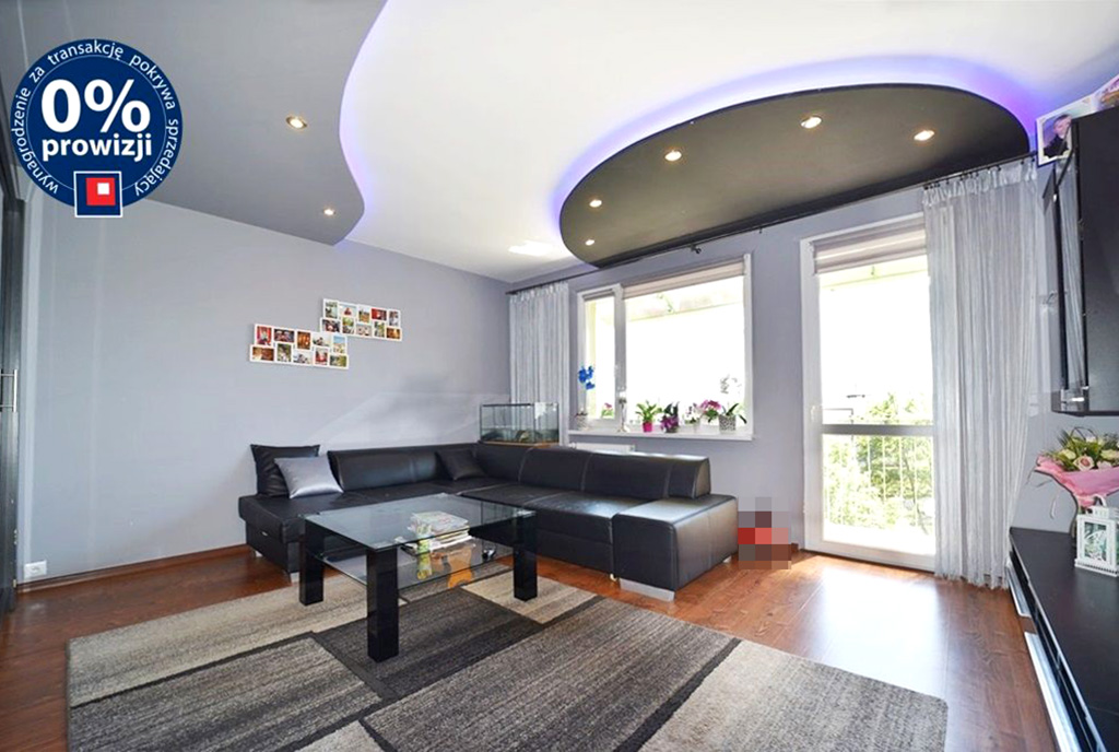 widok z innej perspektywy na komfortowy pokój dzienny w luksusowym apartamencie do sprzedaży Bolesławiec (okolice)