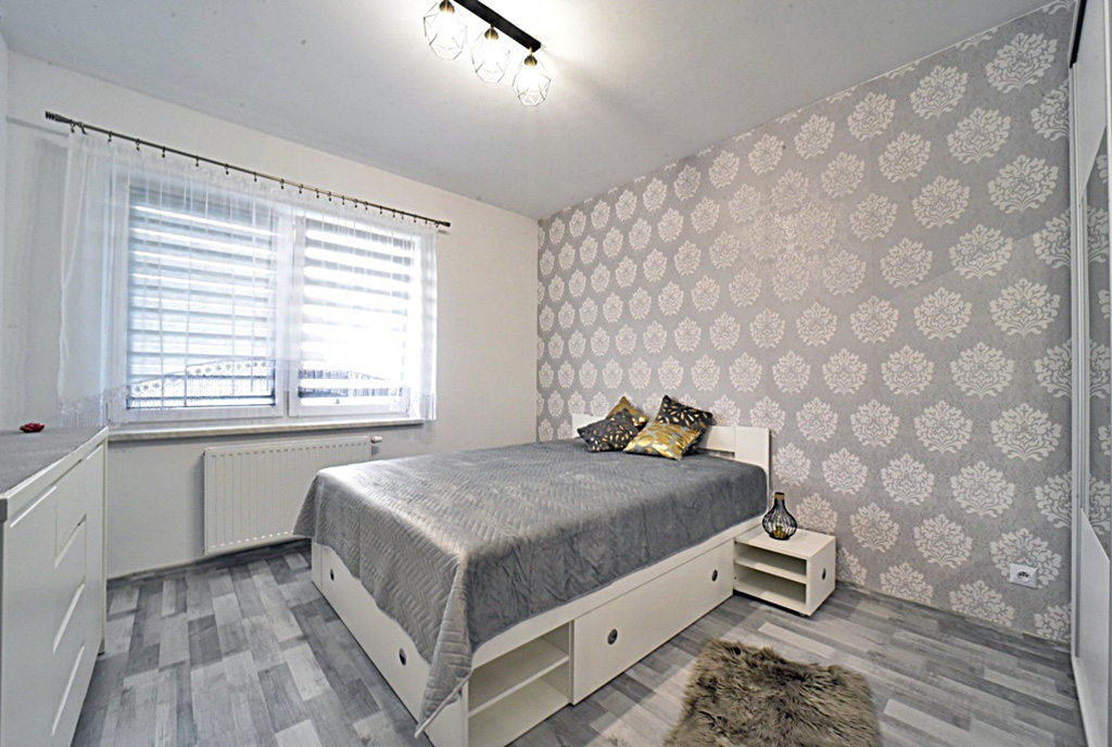 zaciszna i prywatna sypialnia w ekskluzywnym apartamencie na wynajem Bolesławiec