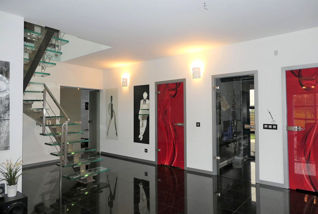 funkcjonalny hol w ekskluzywnej willi do sprzedaży Kwidzyn