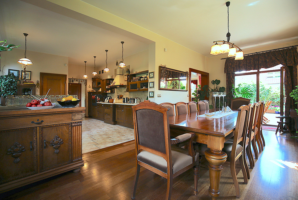 przestronne wnętrze luksusowej willi na sprzedaż Szczecin