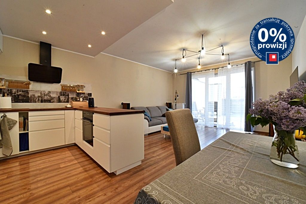 widok od strony aneksu kuchennego na luksusowy apartament na sprzedaż Bolesławiec