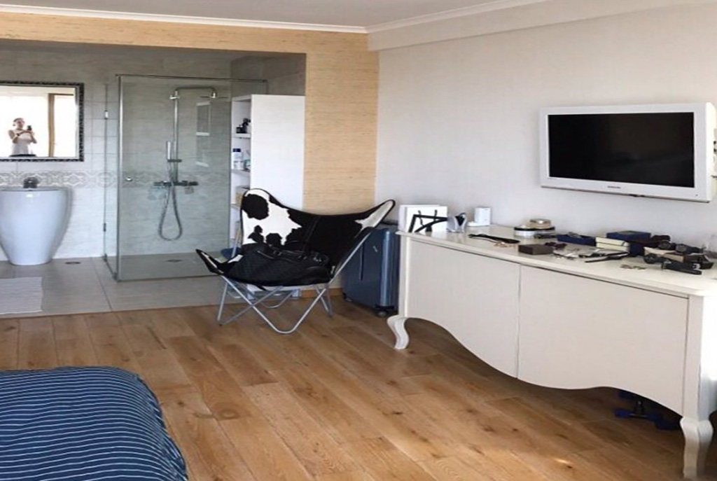 na zdjęciu jadalnia a także pokój dzienny w ekskluzywnym apartamencie na sprzedaż Bułgaria