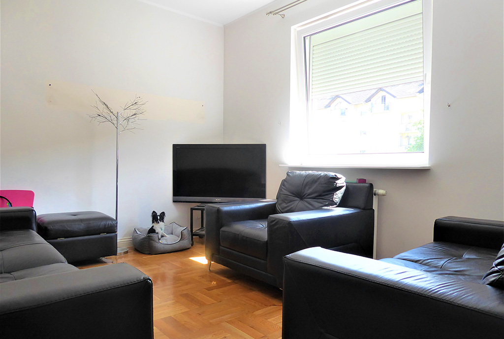 prestiżowy pokój dzienny w ekskluzywnym apartamencie na sprzedaż Częstochowa