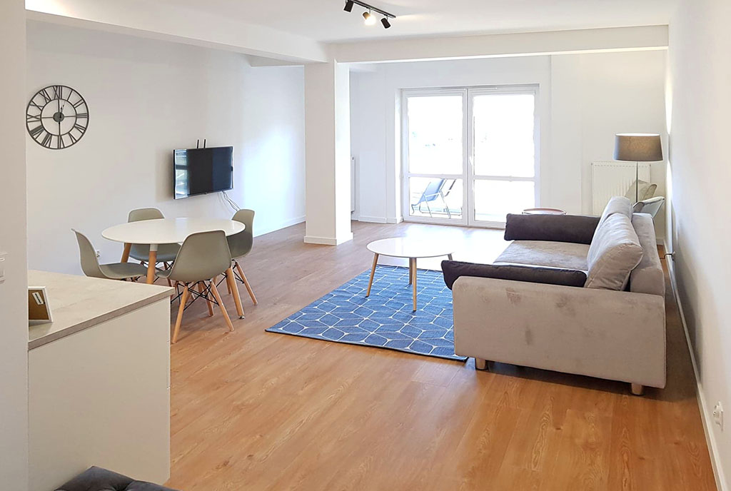 reprezentacyjny salon w ekskluzywnym apartamencie do sprzedaży Mazury