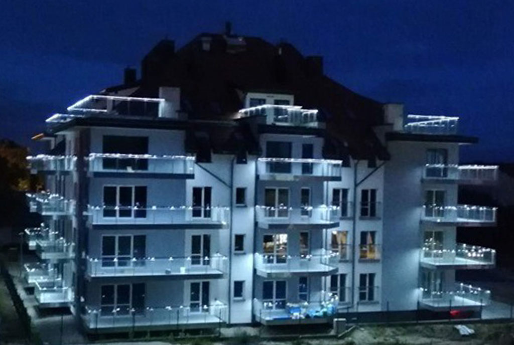 prestiżowy apartamentowiec, w którym znajduje się oferowany do sprzedaży luksusowy apartament Mazury