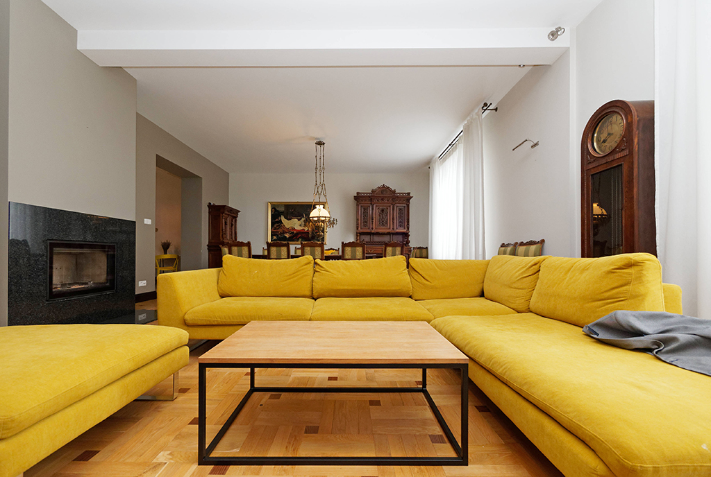 komfortowy salon w ekskluzywnym apartamencie do sprzedaży Tarnów