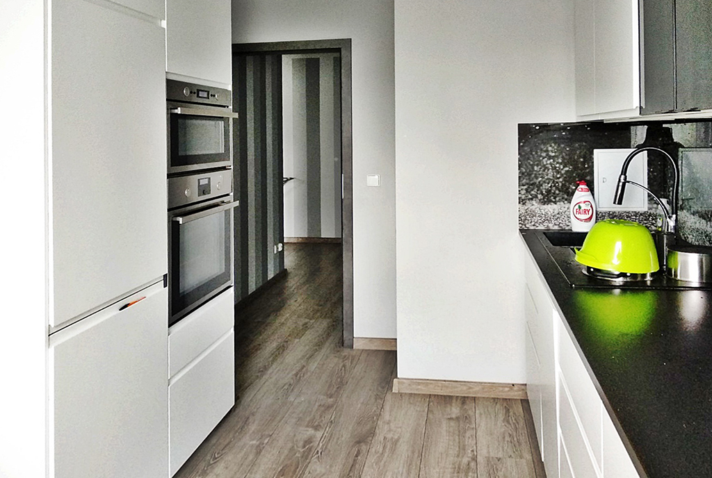 nowoczesna kuchnia w ekskluzywnym apartamencie do wynajmu Wrocław