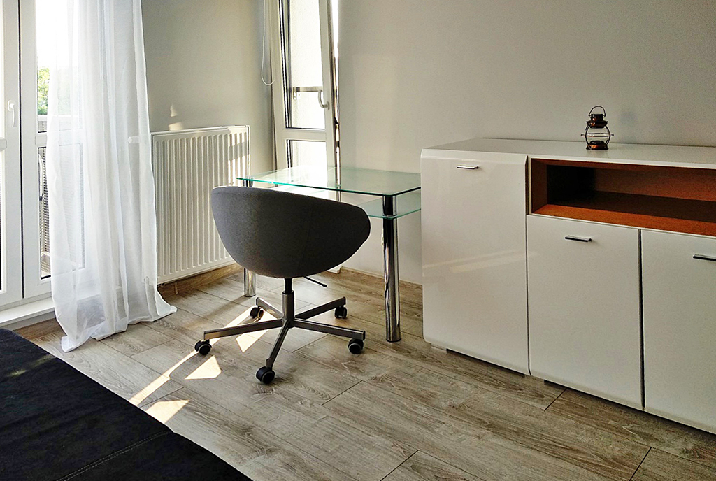 widok na gabinet w luksusowym apartamencie do wynajęcia Wrocław