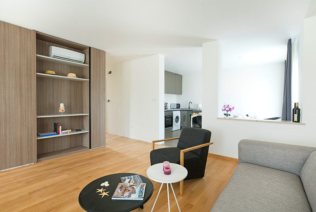 zaprojektowany w nowoczesnym designie salon w luksusowym apartamencie na sprzedaż Chorwacja (Sovlje)