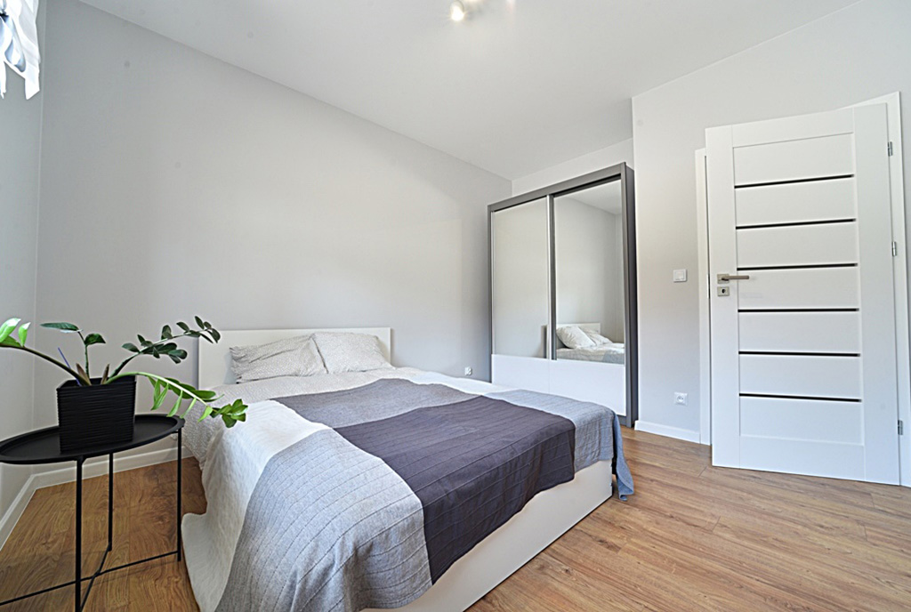 cicha i elegancka sypialnia w ekskluzywnym apartamencie na wynajem Bolesławiec