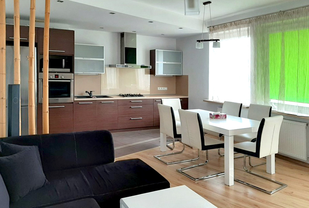 widok od strony salonu na luksusowe wnętrze ekskluzywnego apartamentu do wynajęcia Piotrków Trybunalski