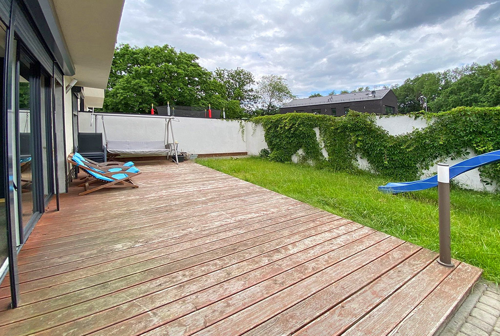 taras wśród zieleni w ekskluzywnej willi na wynajem Szczecin