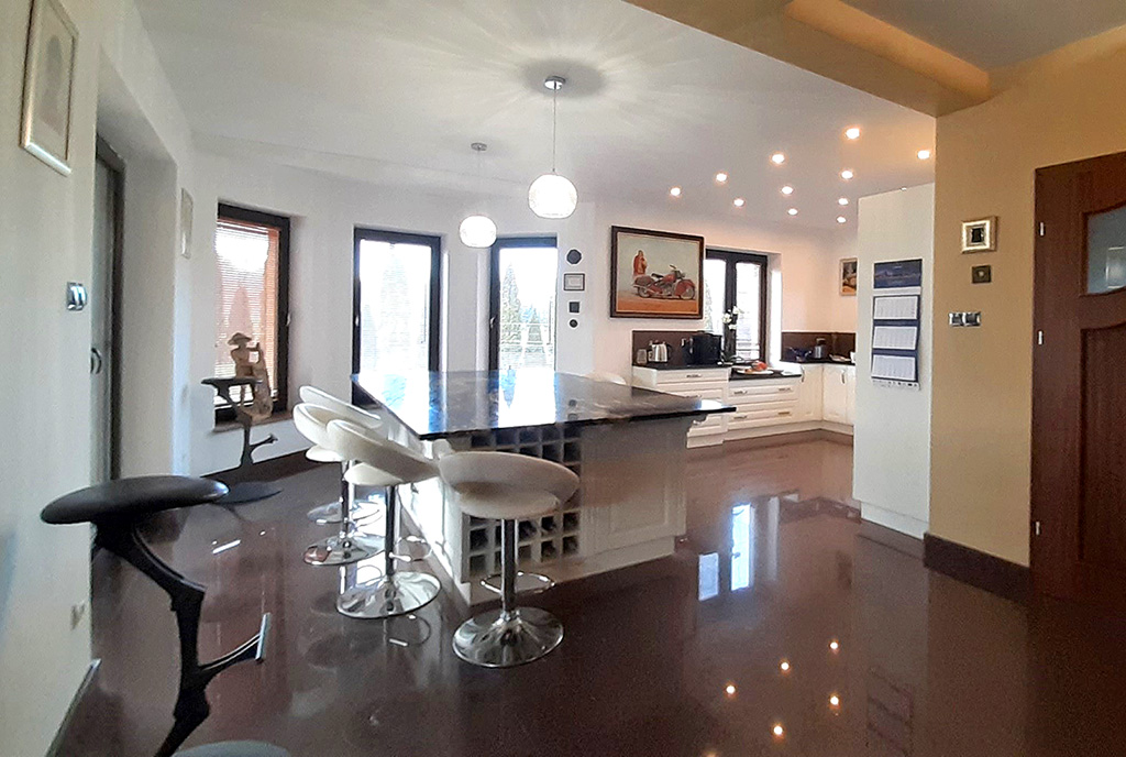 komfortowe wnętrze luksusowej willi na sprzedaż Wałbrzych (okolice)