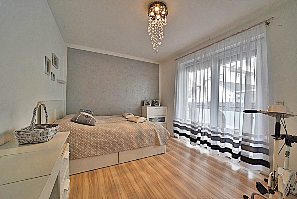elegancka sypialnia w ekskluzywnym apartamencie na wynajem Bolesławiec