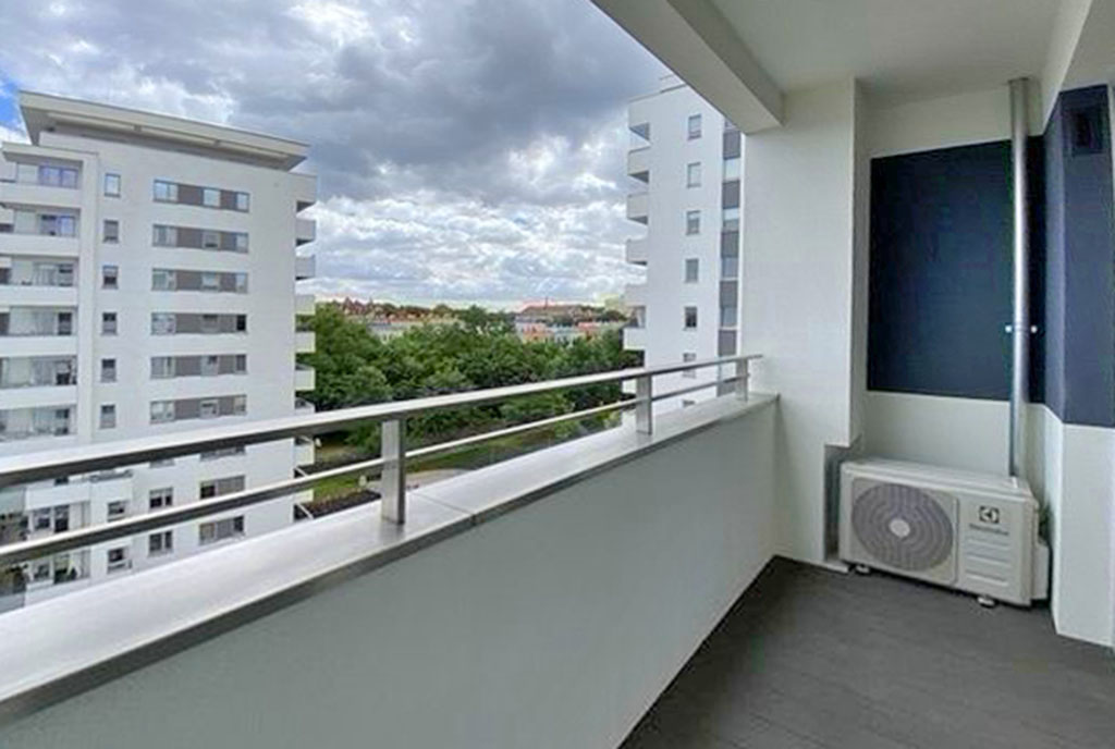 widokowy balkon w luksusowym apartamencie na wynajem Szczecin