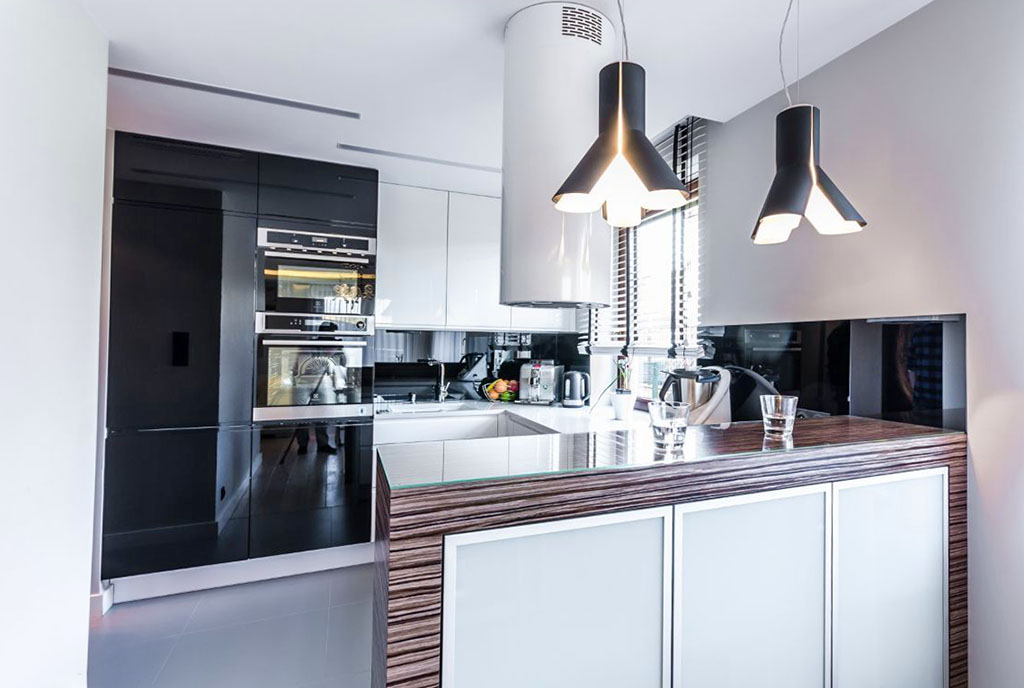nowoczesna kuchnia w funkcjonalnej zabudowie w luksusowym apartamencie do sprzedaży Gdańsk