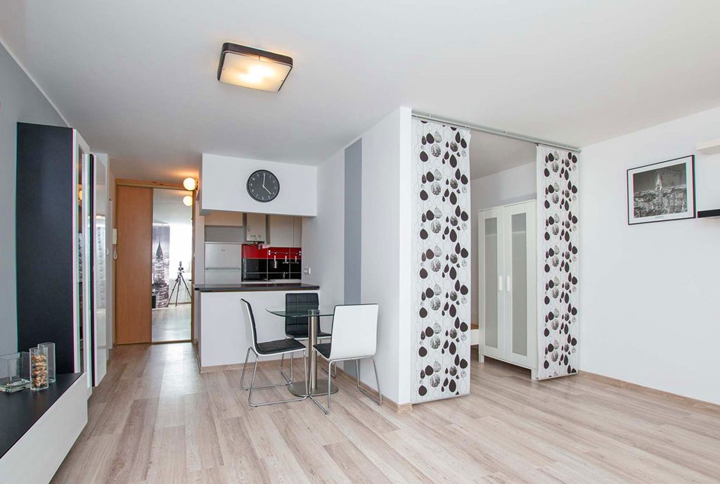 przestronne wnętrze luksusowego apartamentu do sprzedaży Poznań
