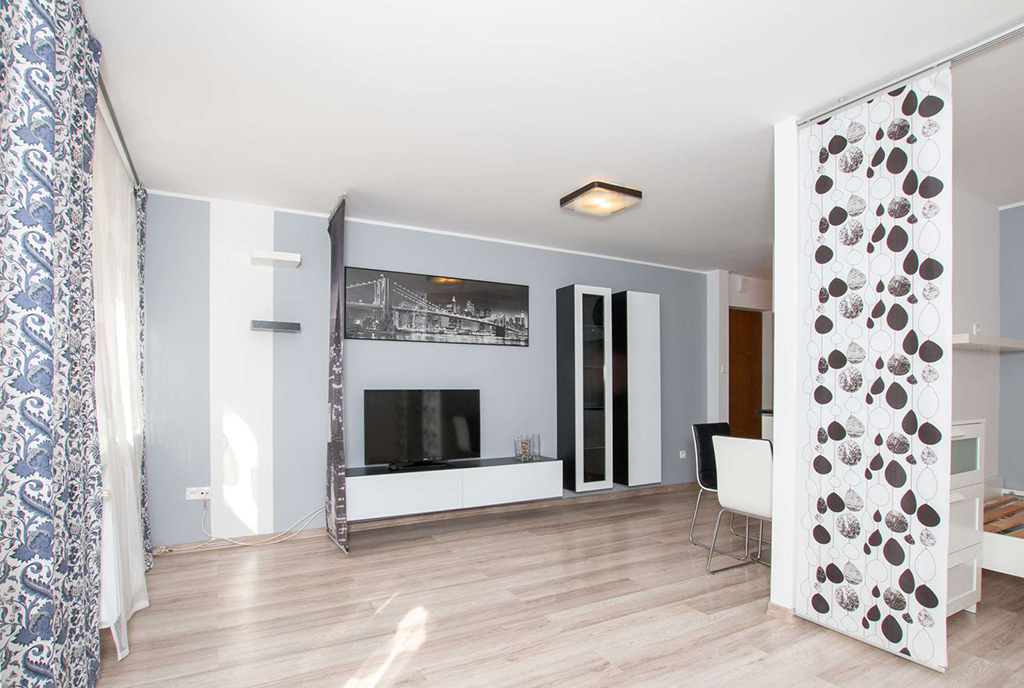 komfortowy salon w ekskluzywnym apartamencie na sprzedaż Poznań