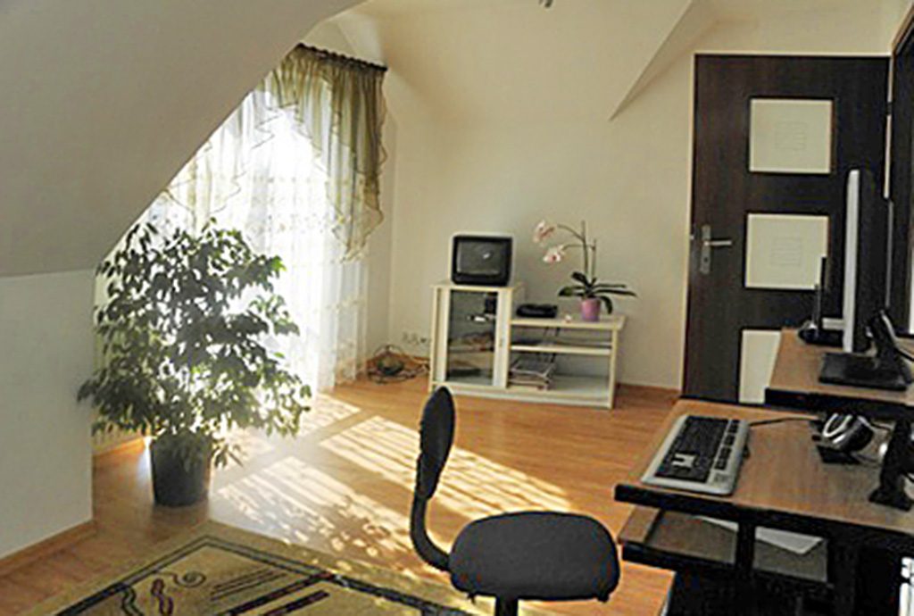 jedno z komfortowych pomieszczeń w luksusowej willi na sprzedaż Gdańsk (okolice)