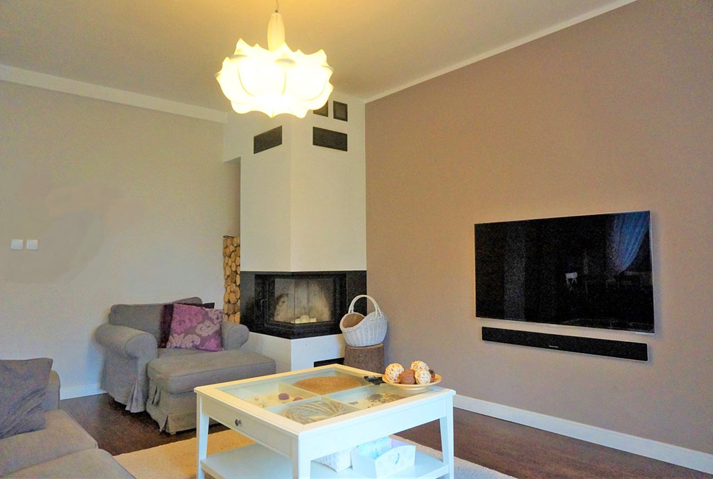 kominek w salonie ekskluzywnej willi do sprzedaży Wrocław