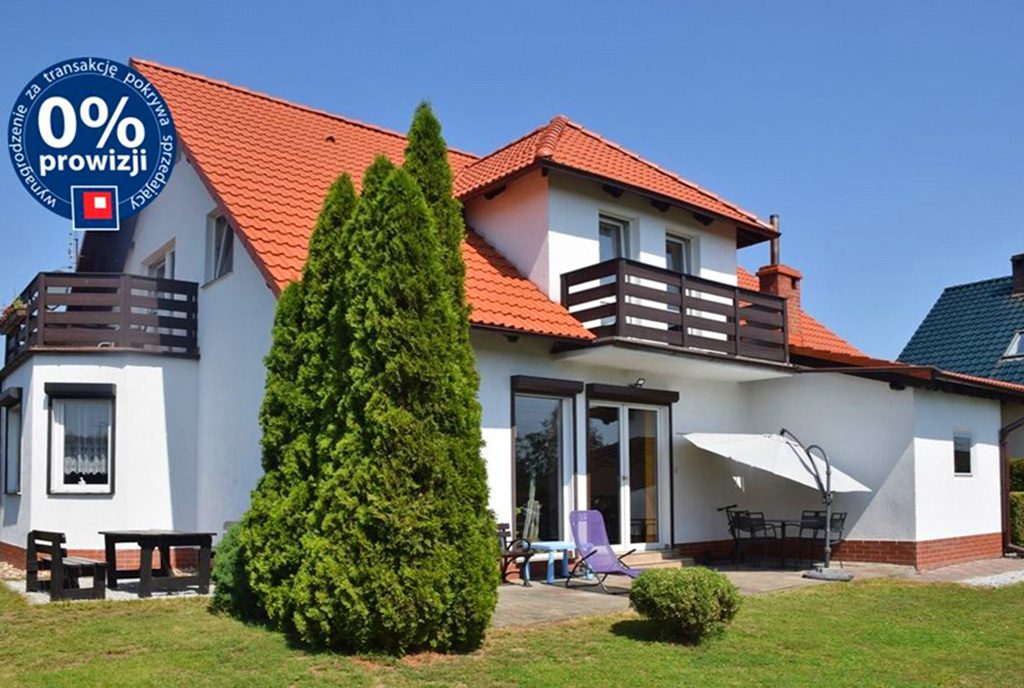 widok od strony ogrodu na ekskluzywną willę do sprzedaży Bolesławiec (okolice)