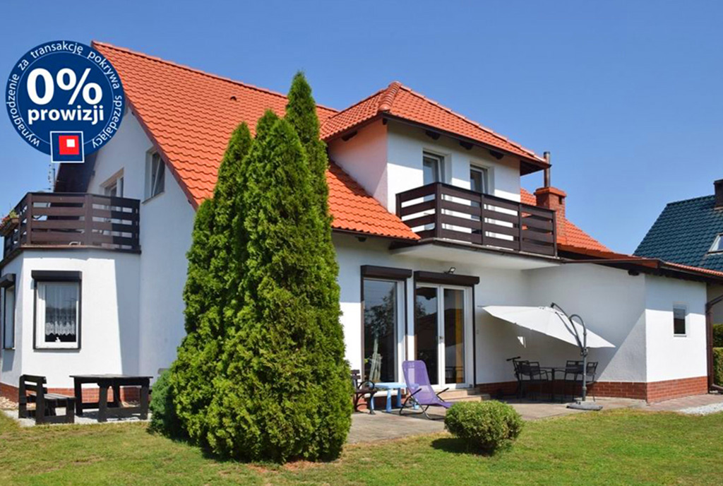widok od strony ogrodu na ekskluzywną willę do sprzedaży Bolesławiec (okolice)