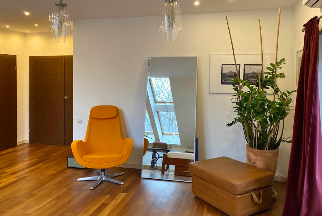 gustownie zaaranżowane pokoje w luksusowym apartamencie do sprzedaży