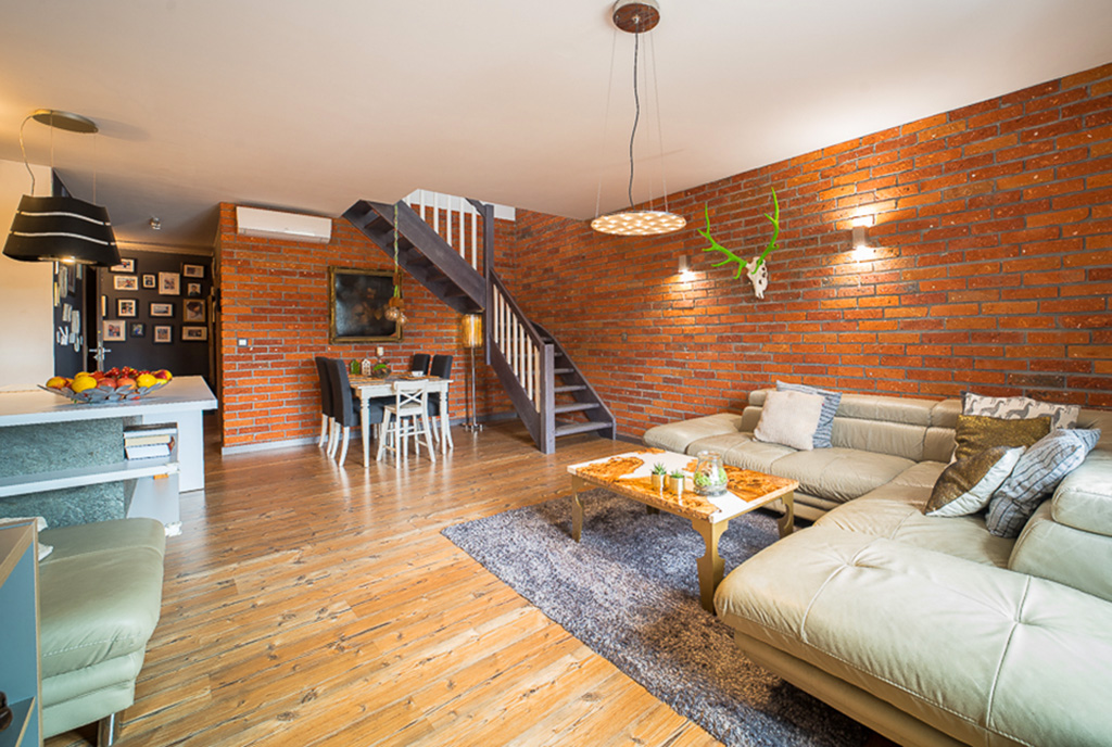 widok na przestronne wnętrze ekskluzywnego apartamentu na sprzedaż Bolesławiec