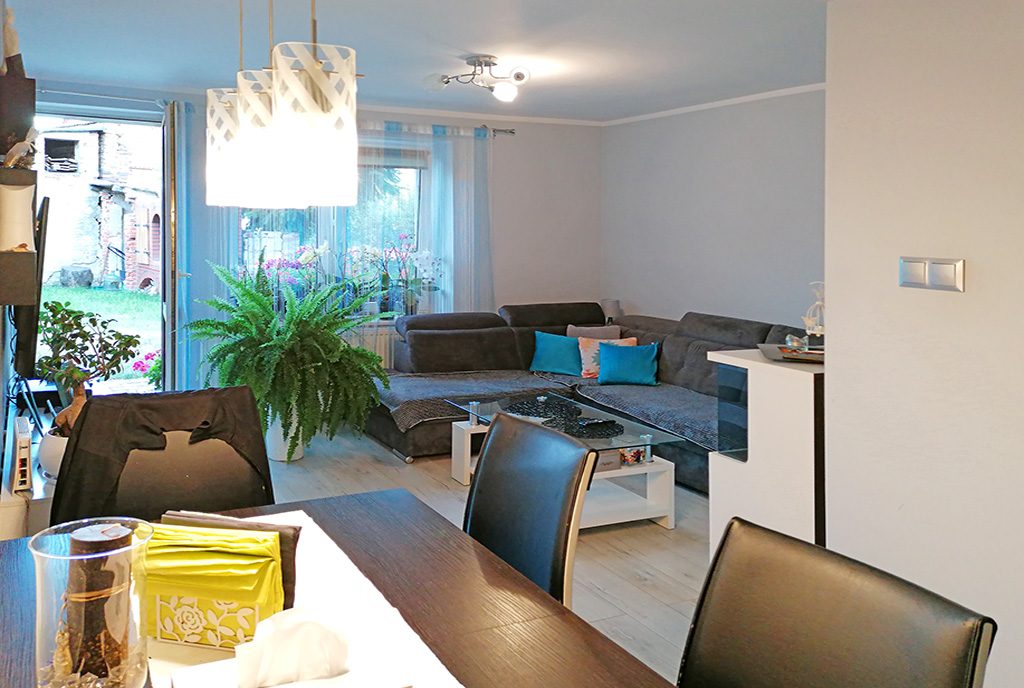 elegancki salon w ekskluzywnym apartamencie do sprzedaży Legnica (okolice)